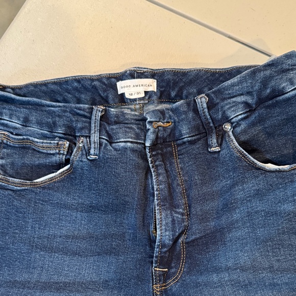 Good American Classic Blue Jeans - Picture 1 of 5